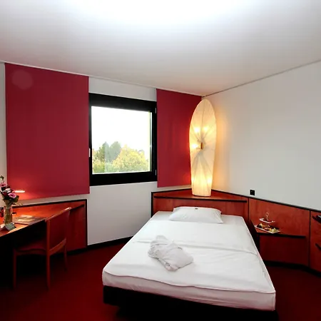 埃拉舒适酒店 4*