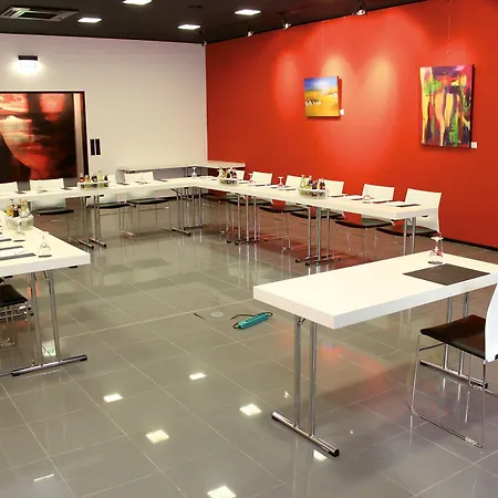 Ara Comfort فندق 4*